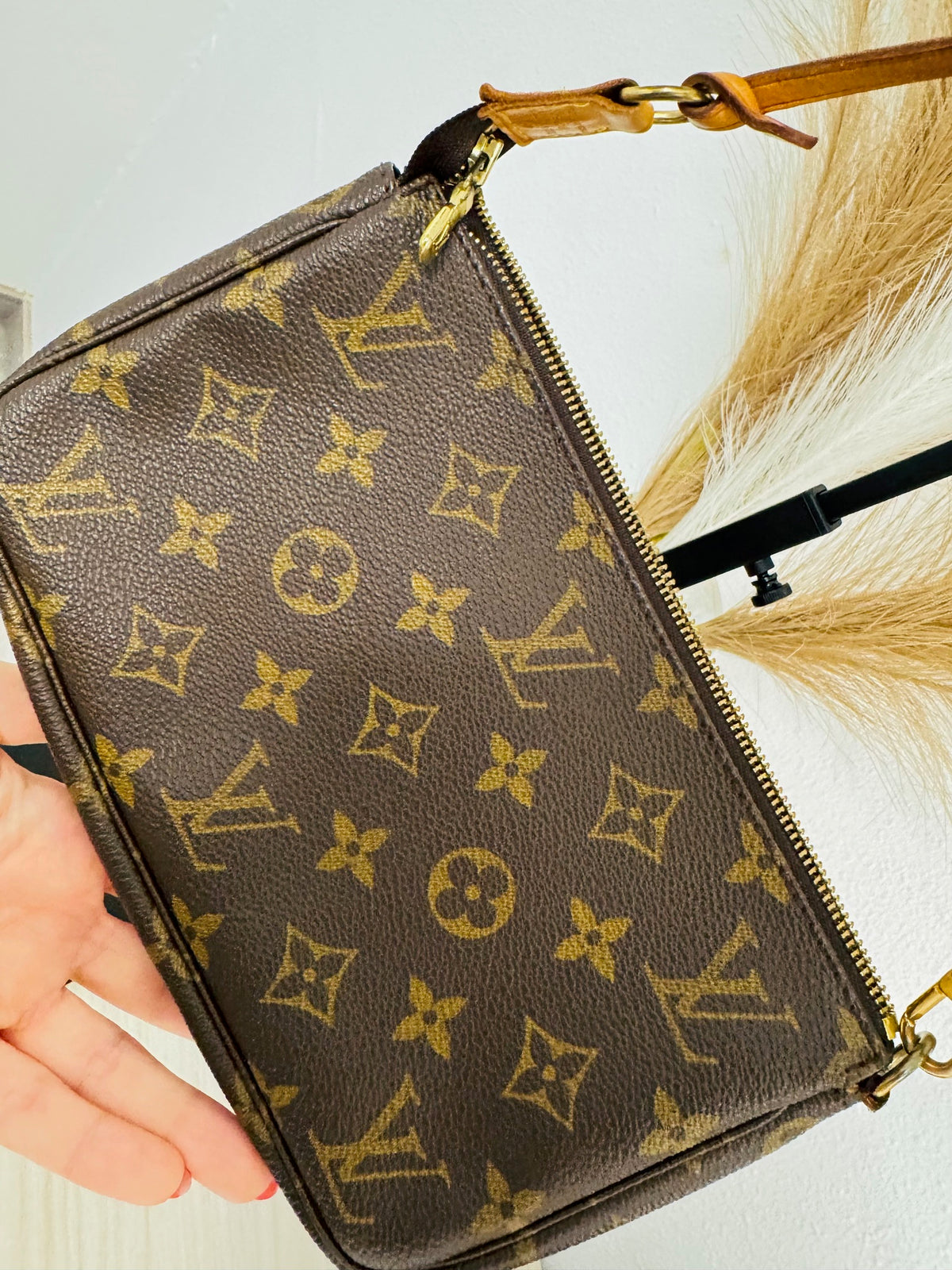 LOUIS VUITTON POCHETTE MONOGRAM