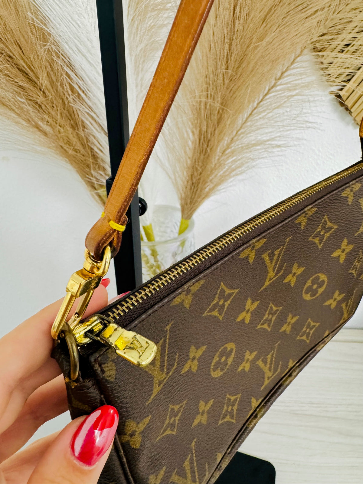 LOUIS VUITTON POCHETTE MONOGRAM