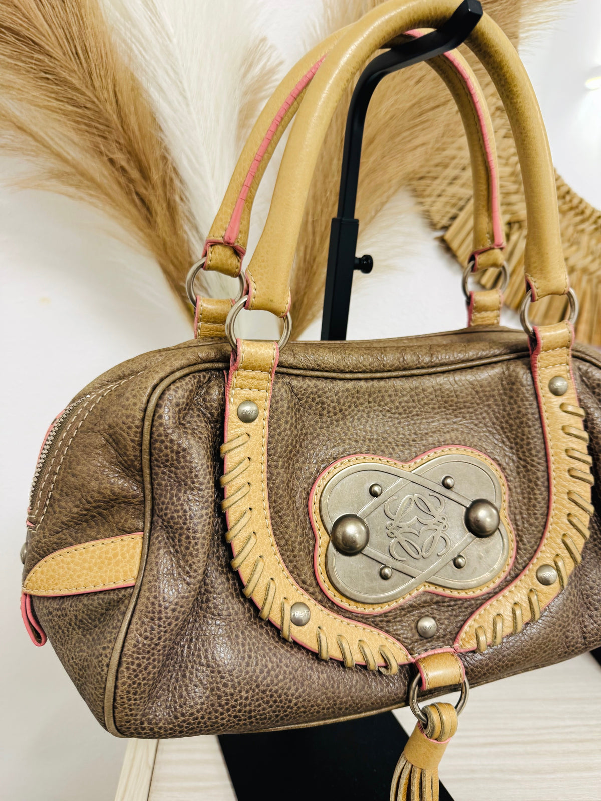 LOEWE Bowling en Piel Granulada con Placa Anagram