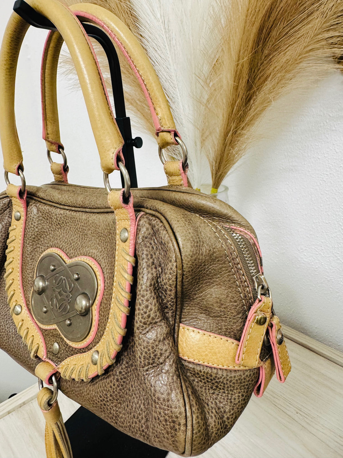 LOEWE Bowling en Piel Granulada con Placa Anagram