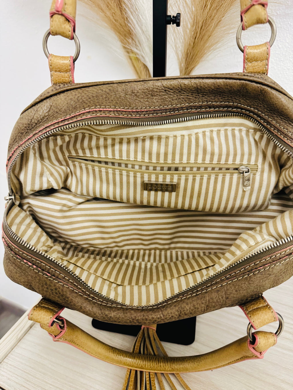 LOEWE Bowling en Piel Granulada con Placa Anagram