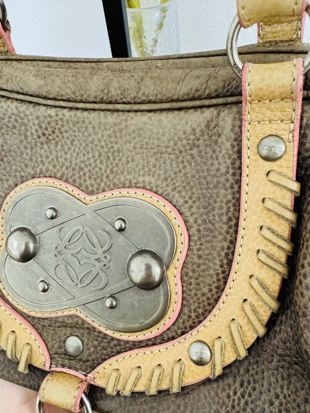 LOEWE Bowling en Piel Granulada con Placa Anagram
