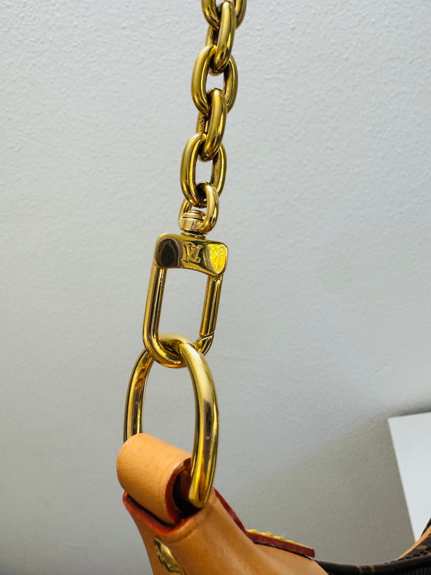 LOUIS VUITTON LOOP EN LONA MONOGRAM