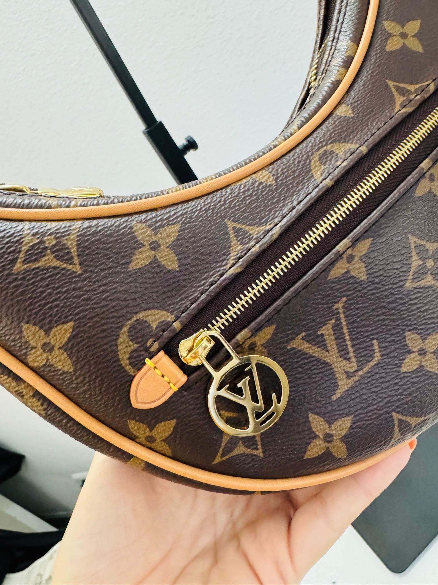 LOUIS VUITTON LOOP EN LONA MONOGRAM